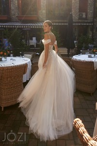 Свадебное платье  Эмбер А-силуэт, С корсетом, Со шлейфом